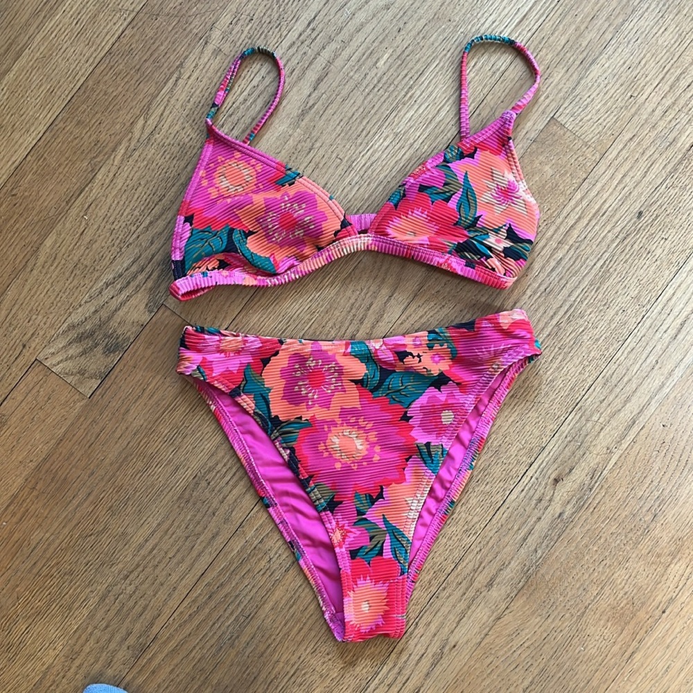 Billabong Feel the Groove Bikini 🌸🌺